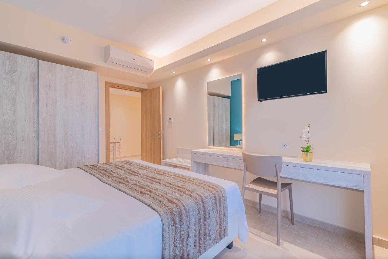Three-Bedroom Apartment,1078146343:JPEG