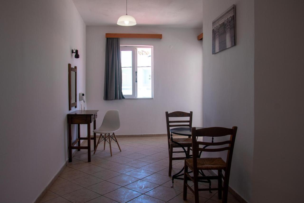 One-Bedroom Apartment,1112691912:JPEG