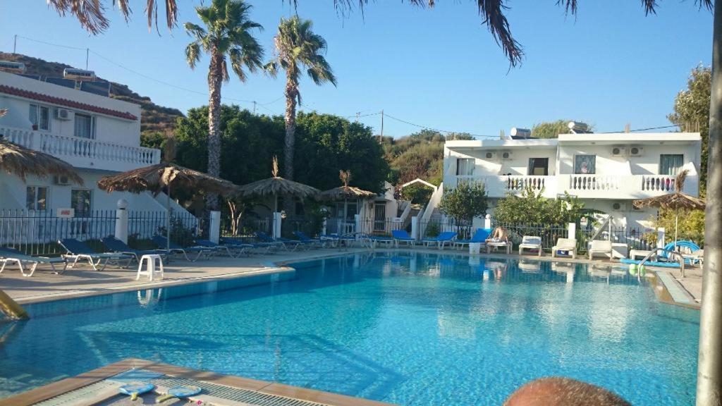 Studio Pool View,1325215105:JPEG