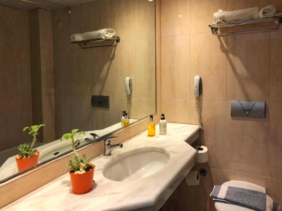 One-Bedroom Apartment with Sea View