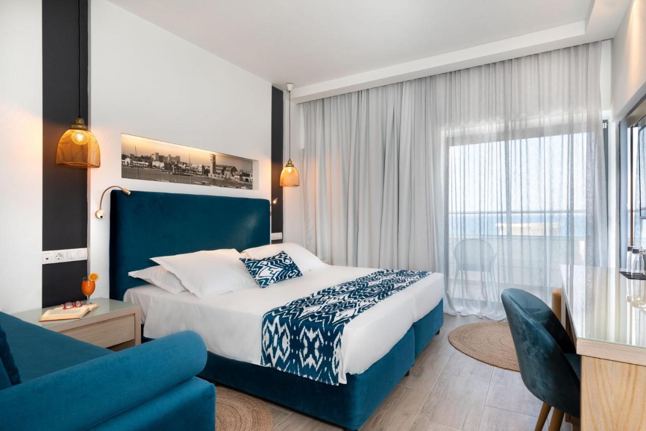 Habitación Doble Superior con sofá cama, balcón y vistas al mar - 1 o 2 camas