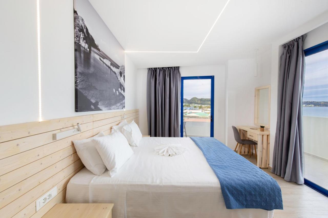 Deluxe Double Room Side Sea View