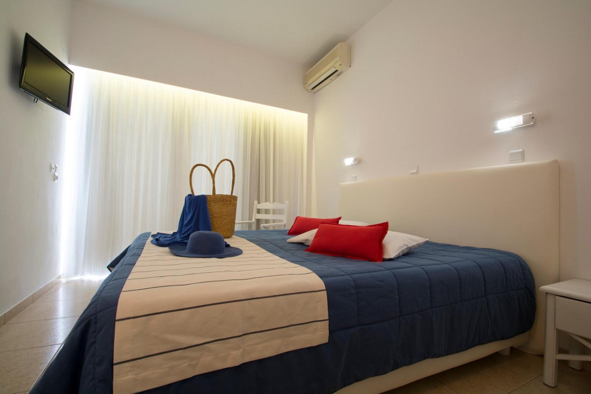 Double or Twin Room with Mountain View,1273206511:JPEG