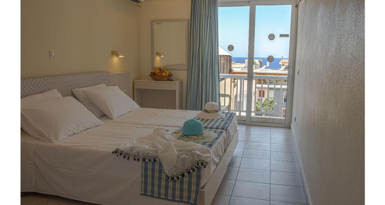 Habitación Estándar con vistas a la piscina