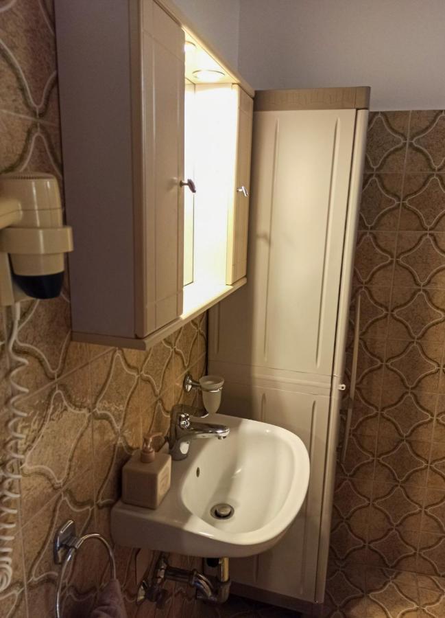 One-Bedroom Apartment,1230937463:JPEG