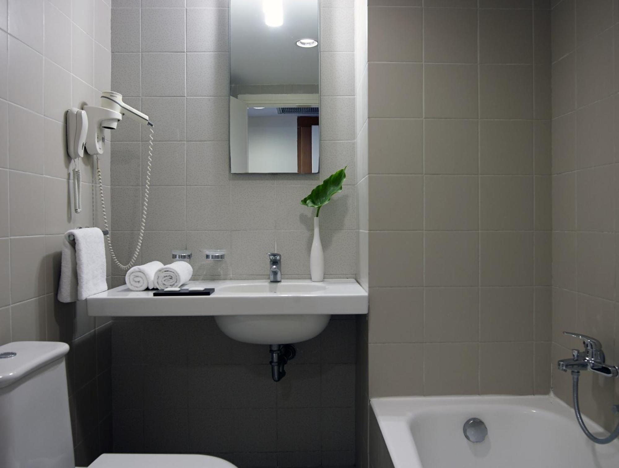 Classic Twin Room Small Balcony