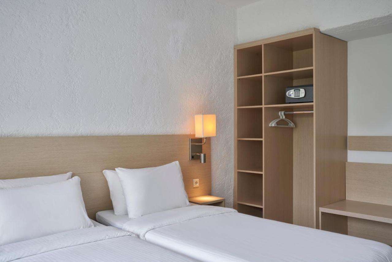 Two-Bedroom Apartment,1408670192:JPEG