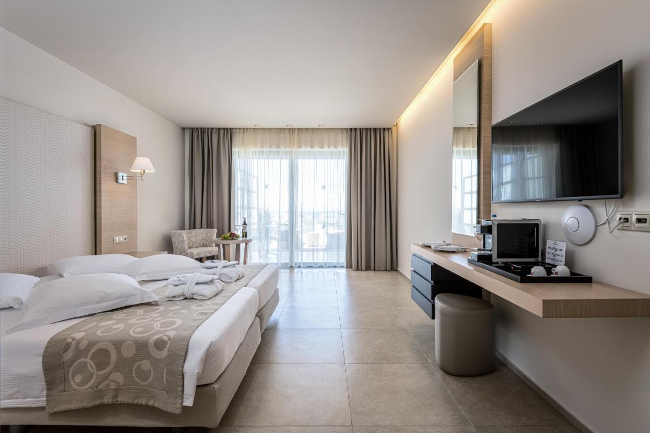 Double Room Sea View with Outdoor Jacuzzi 18+