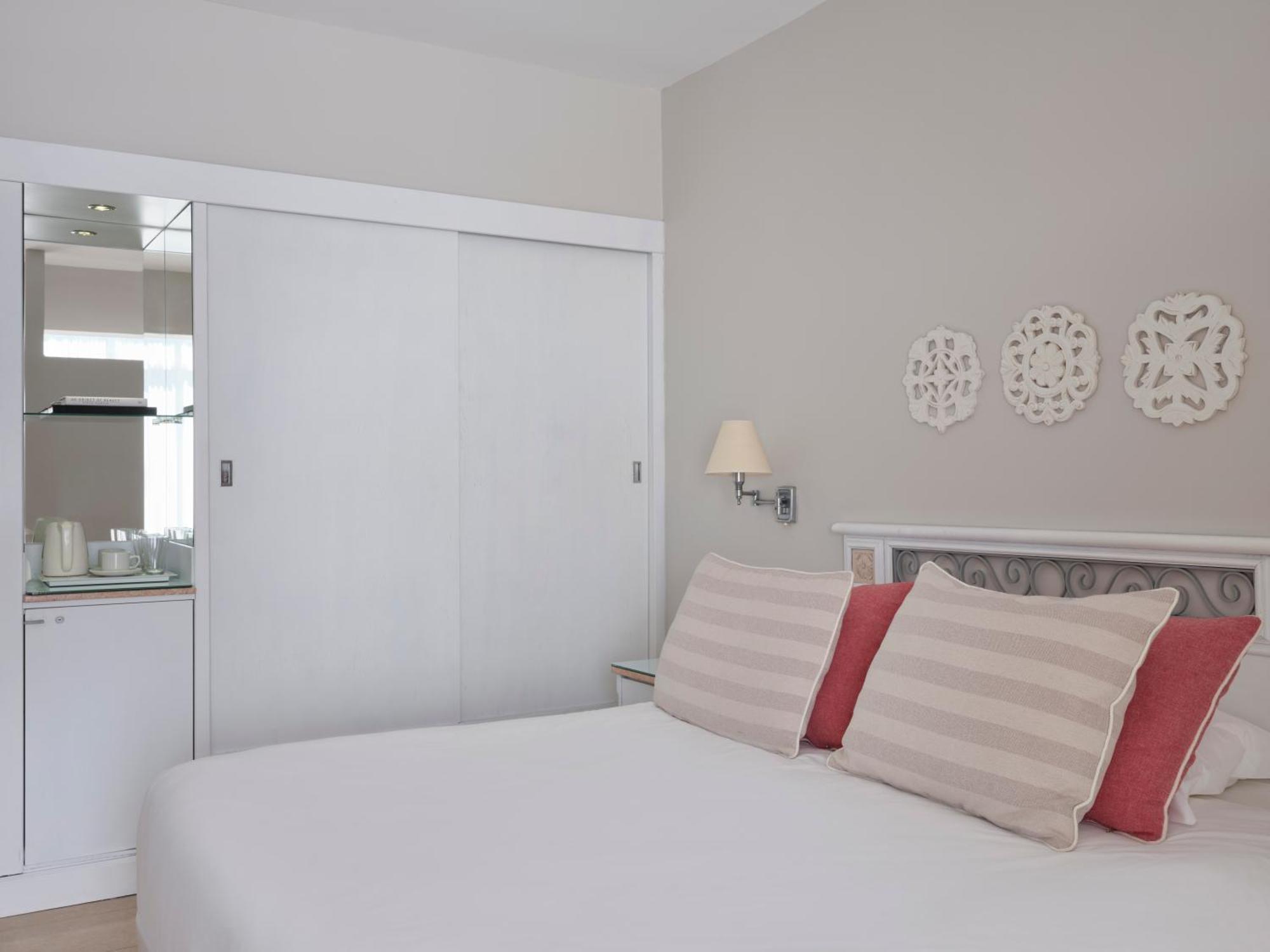 Double or Twin Room Sea View,1542663136:JPEG