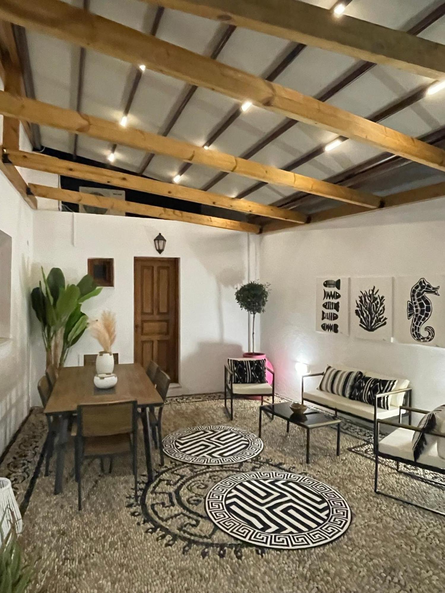 Two-Bedroom House,1192073941:JPEG