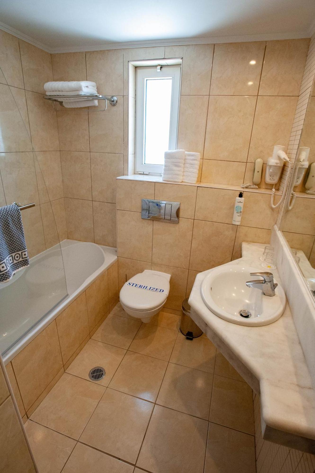 Double or Twin Room Sea View