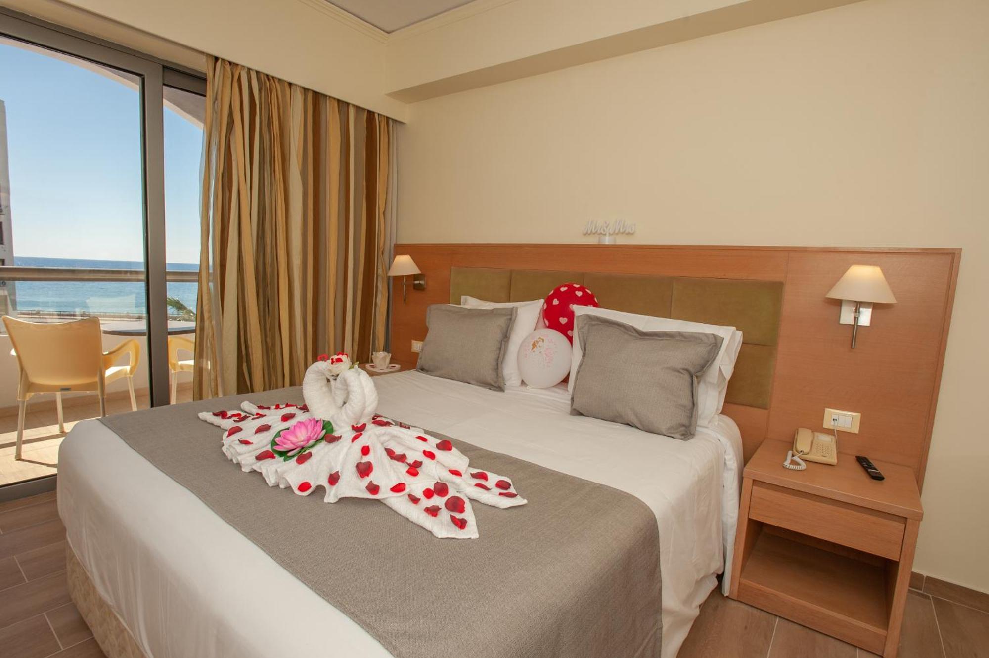 Double or Twin Room Sea View