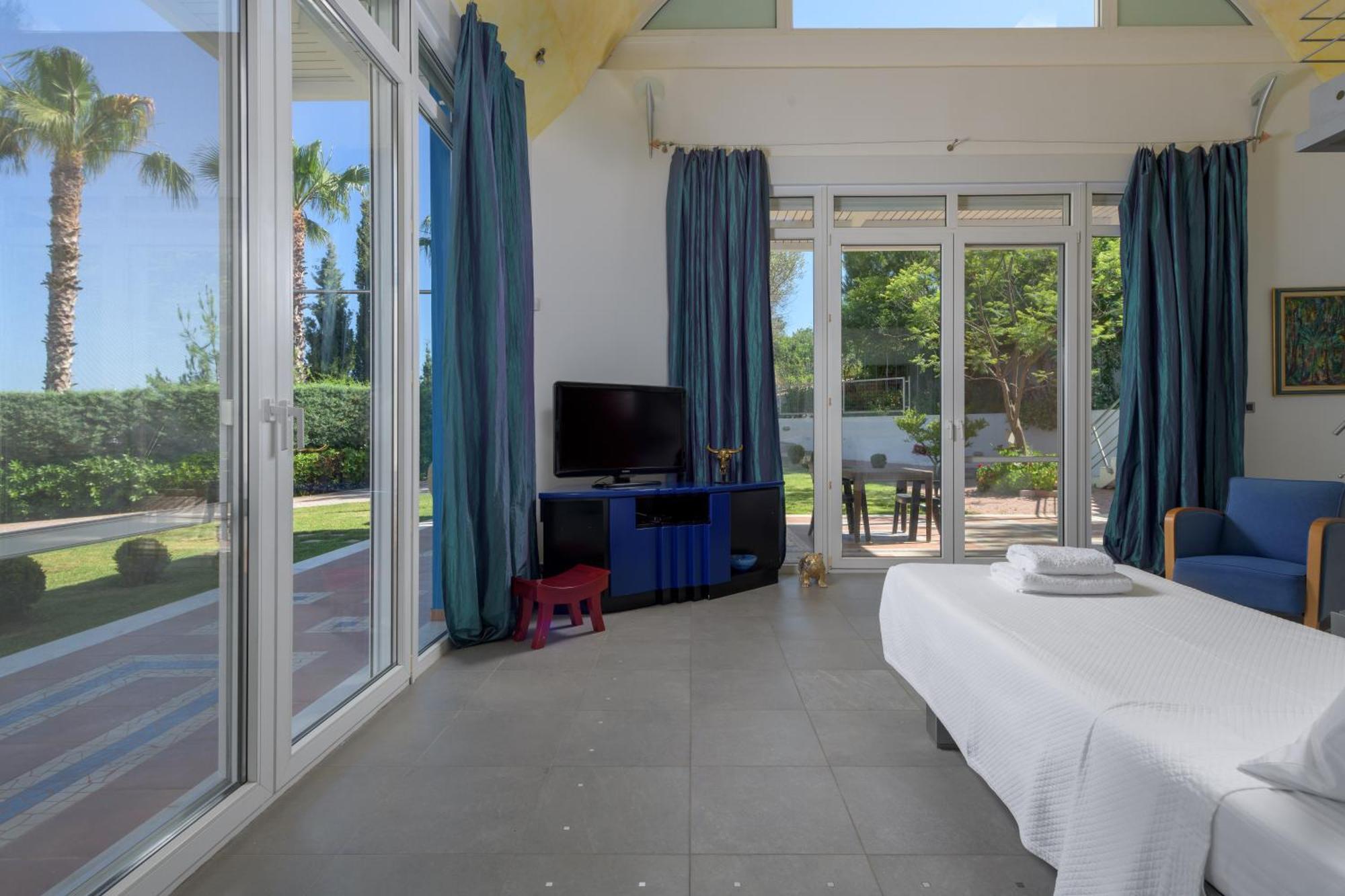 Five-Bedroom Villa Private Pool Sea View