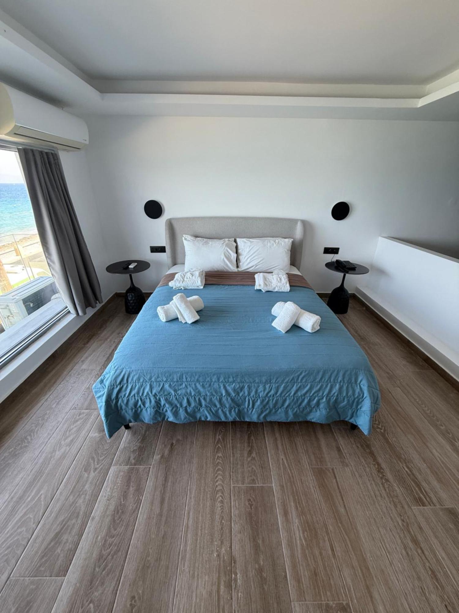 One-Bedroom Apartment Sea View