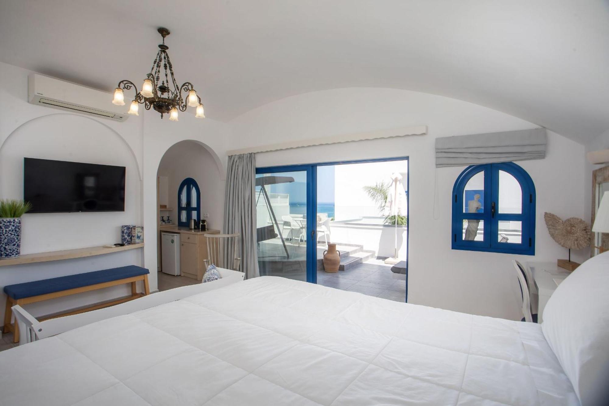 Double or Twin Room Side Sea View