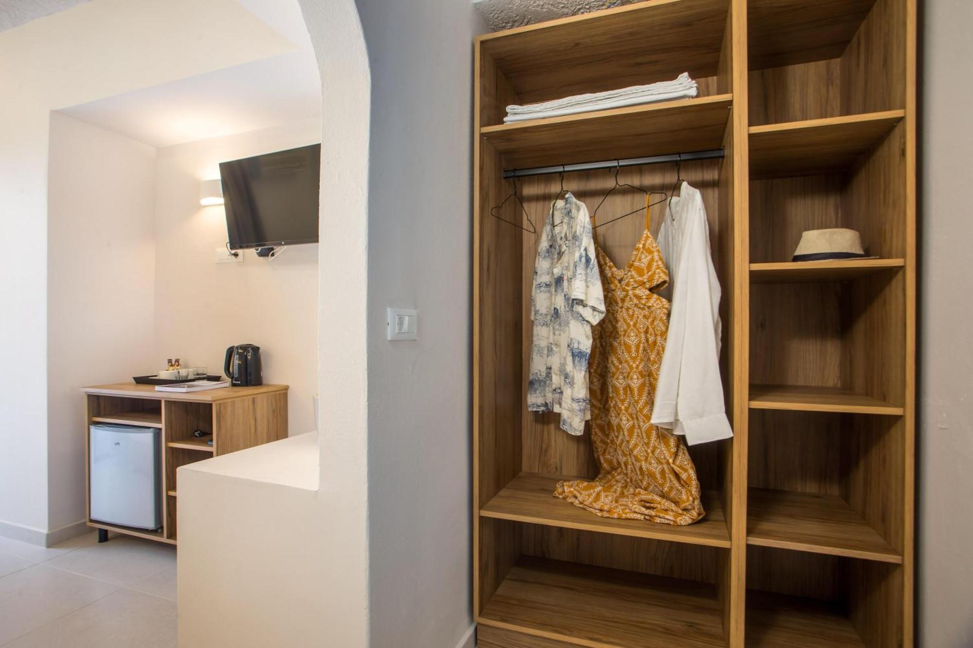 Deluxe Tweepersoonskamer met 1 of 2 Aparte Bedden en Toegang tot het Zwembad