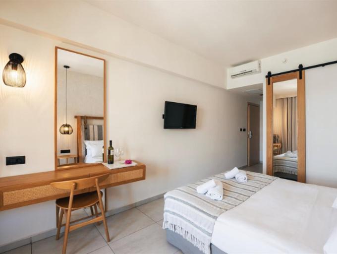 Chambre Double ou Lits Jumeaux - Vue Partielle sur Mer
