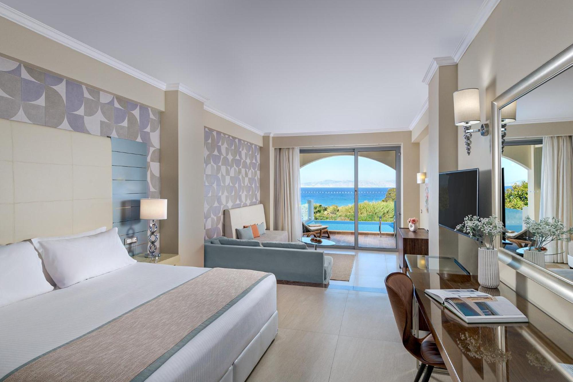 Deluxe Junior Suite Personal Pool 2
