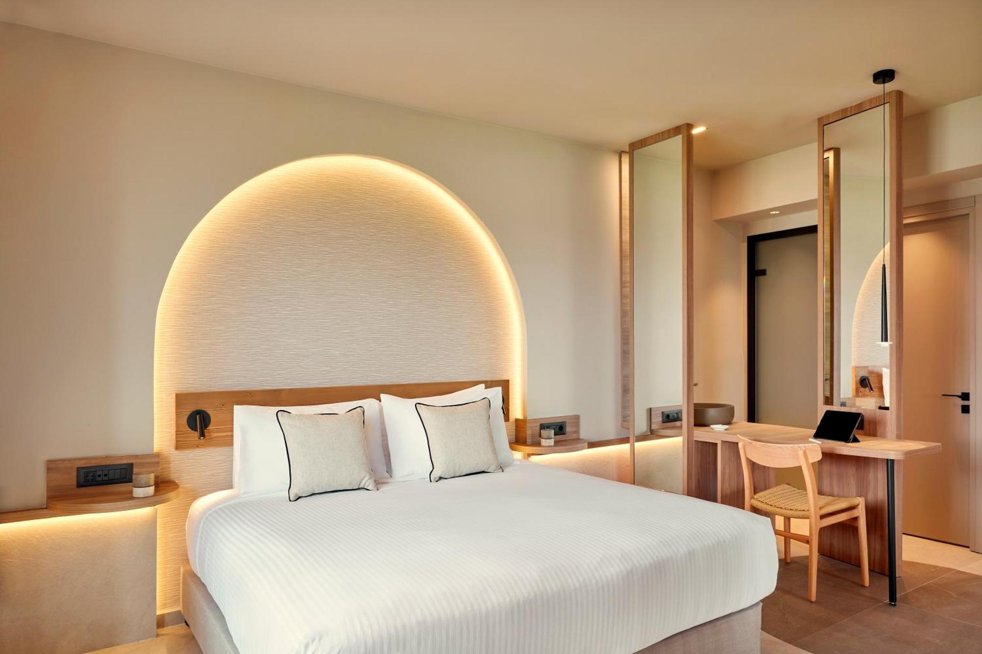 Deluxe Family Suite Side Sea View
