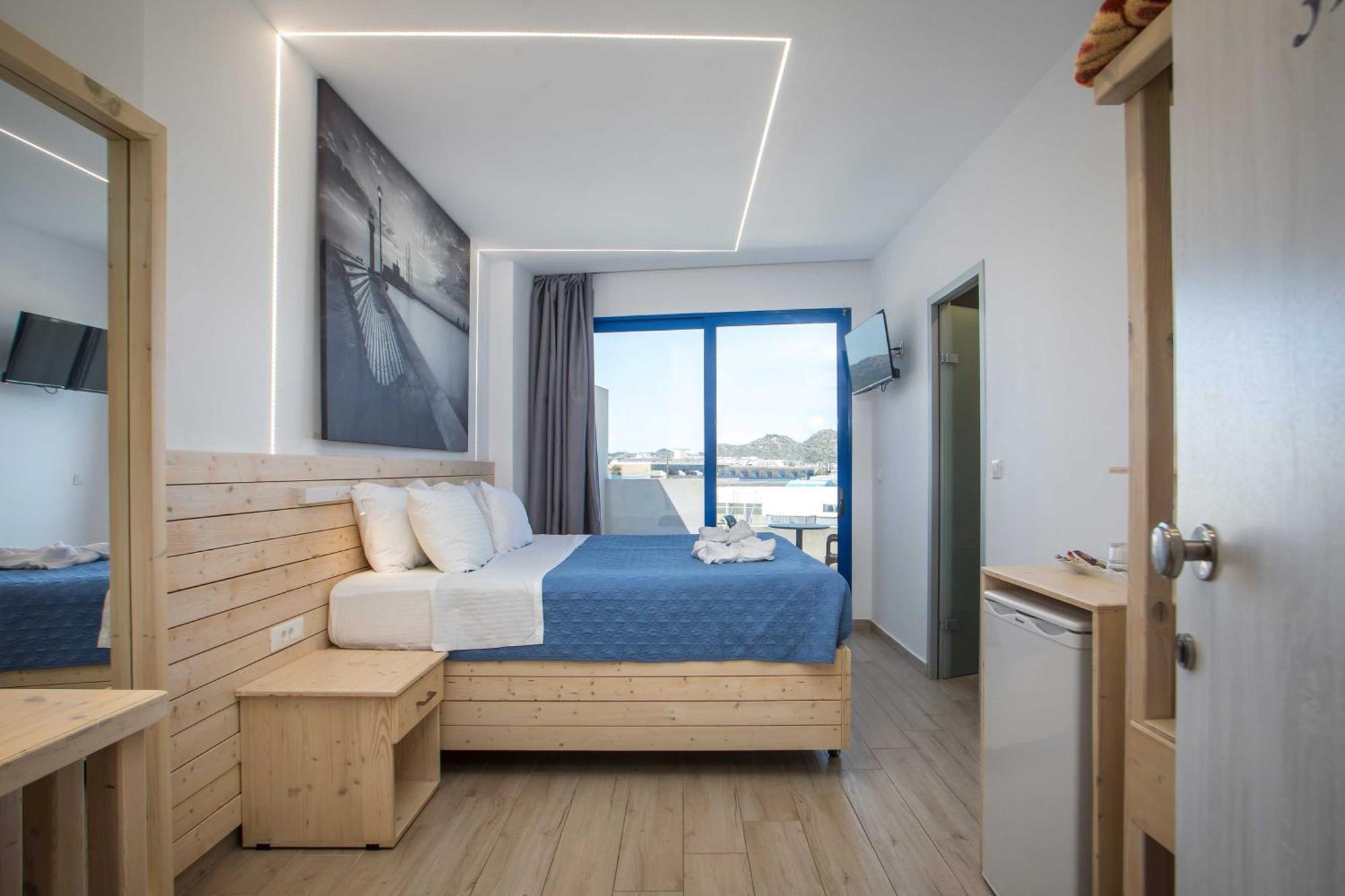 Deluxe Double Room Side Sea View