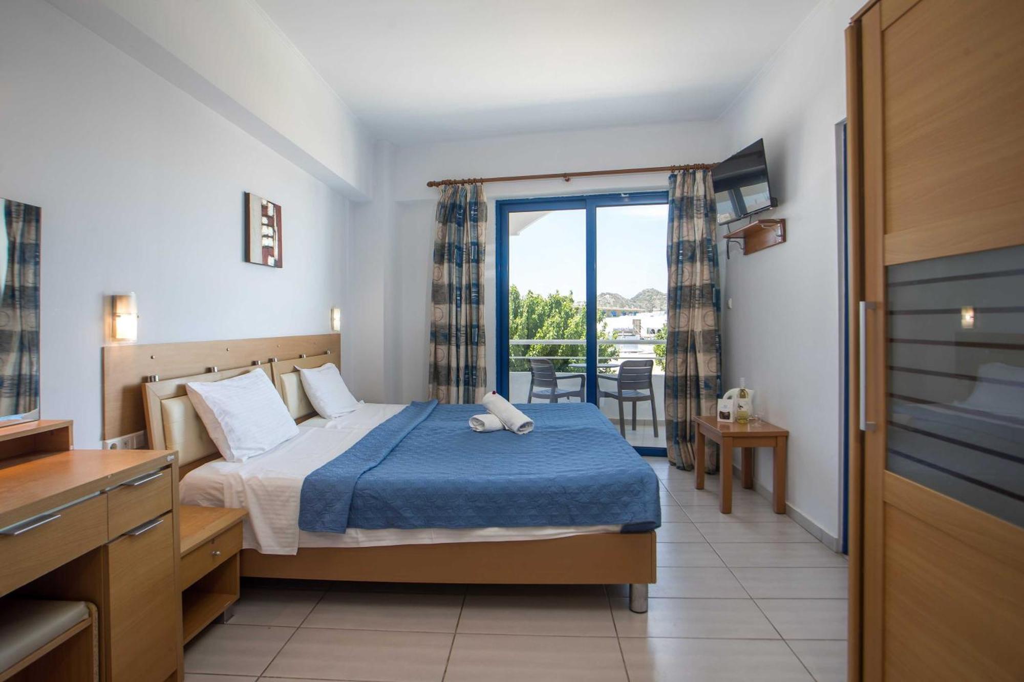 Double or Twin Room Side Sea View