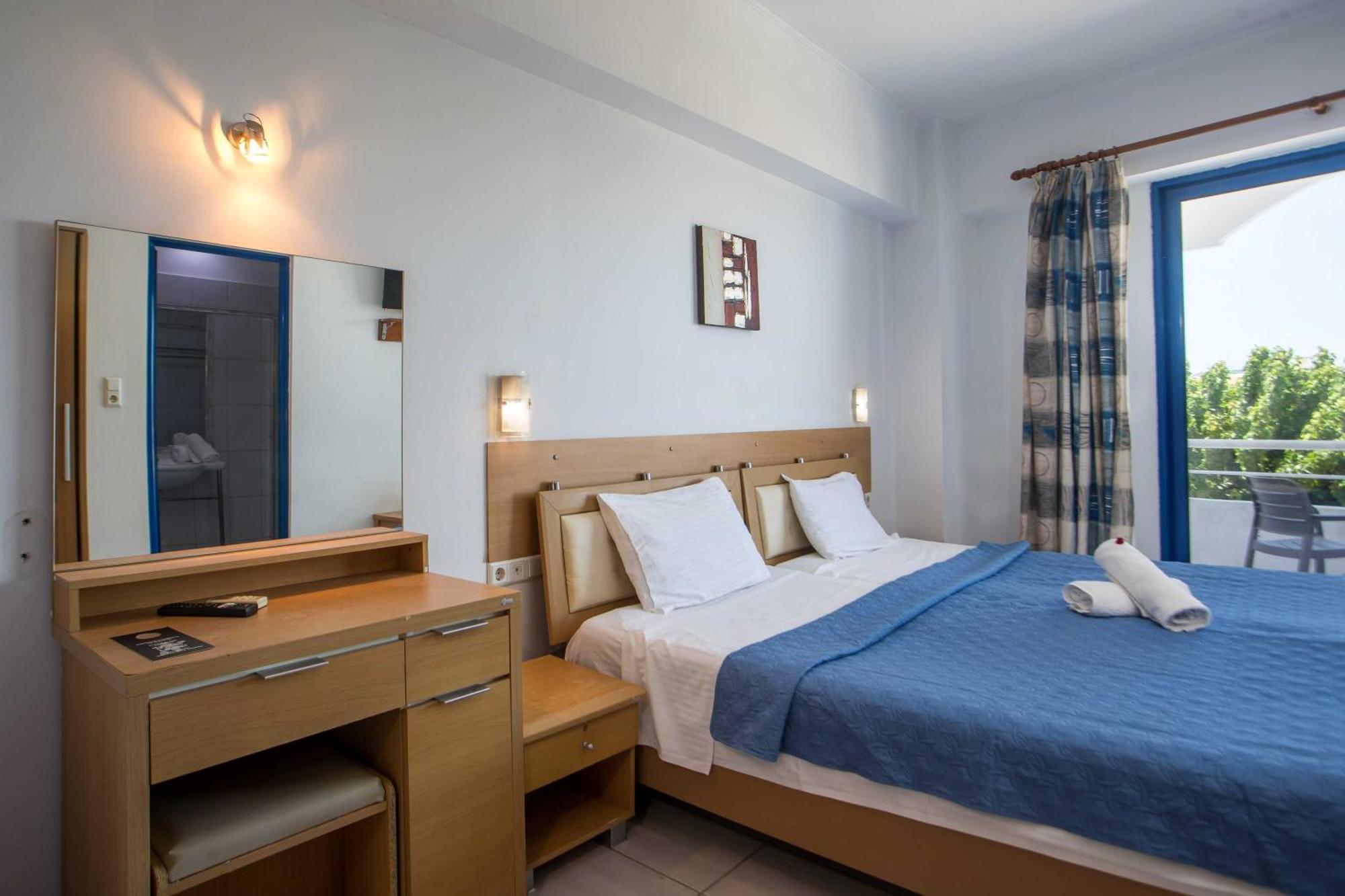 Double or Twin Room Side Sea View