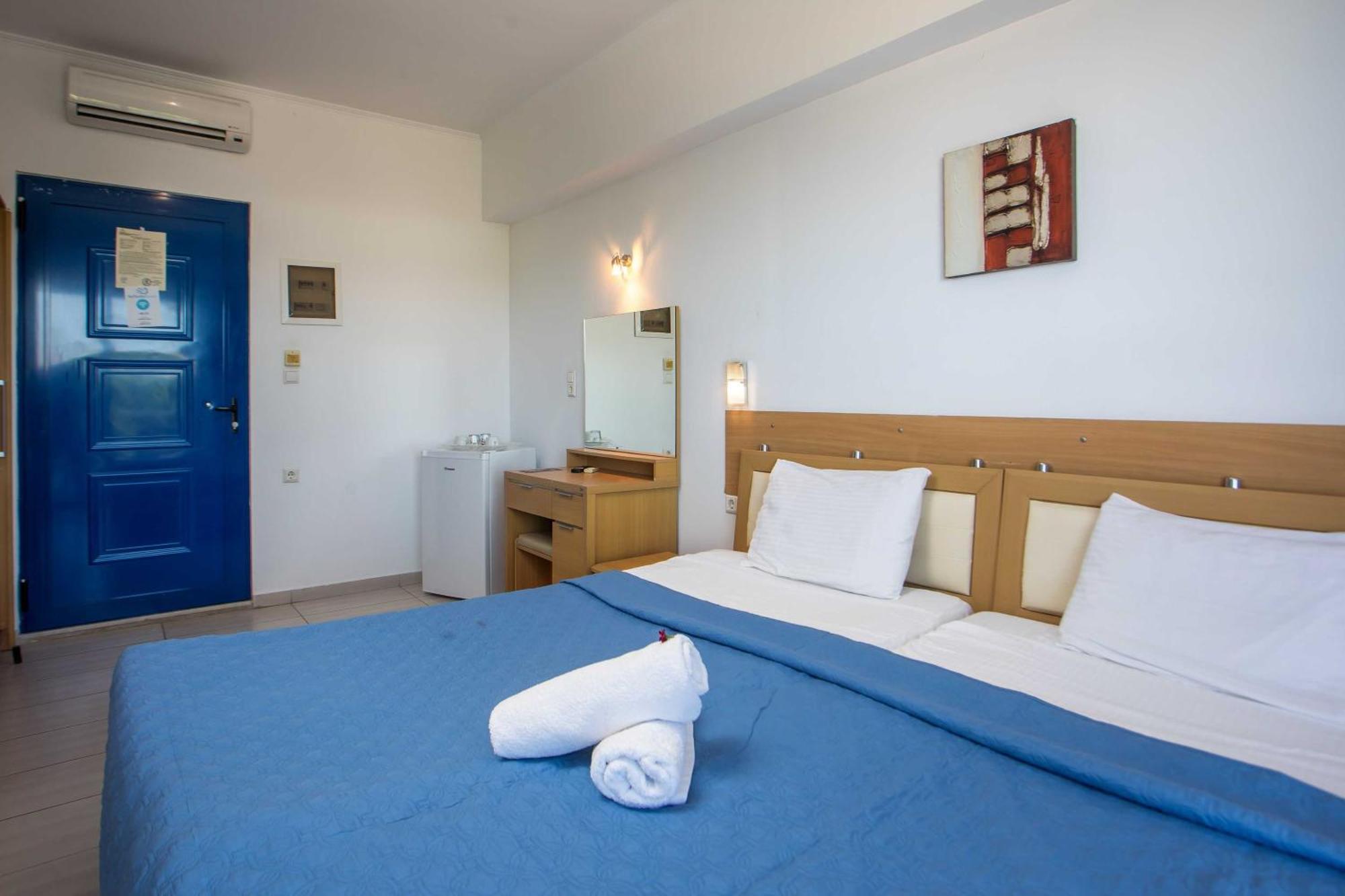 Double or Twin Room Side Sea View