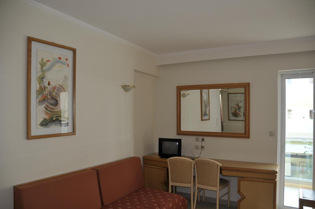 One-Bedroom Apartment,1208038543:JPEG