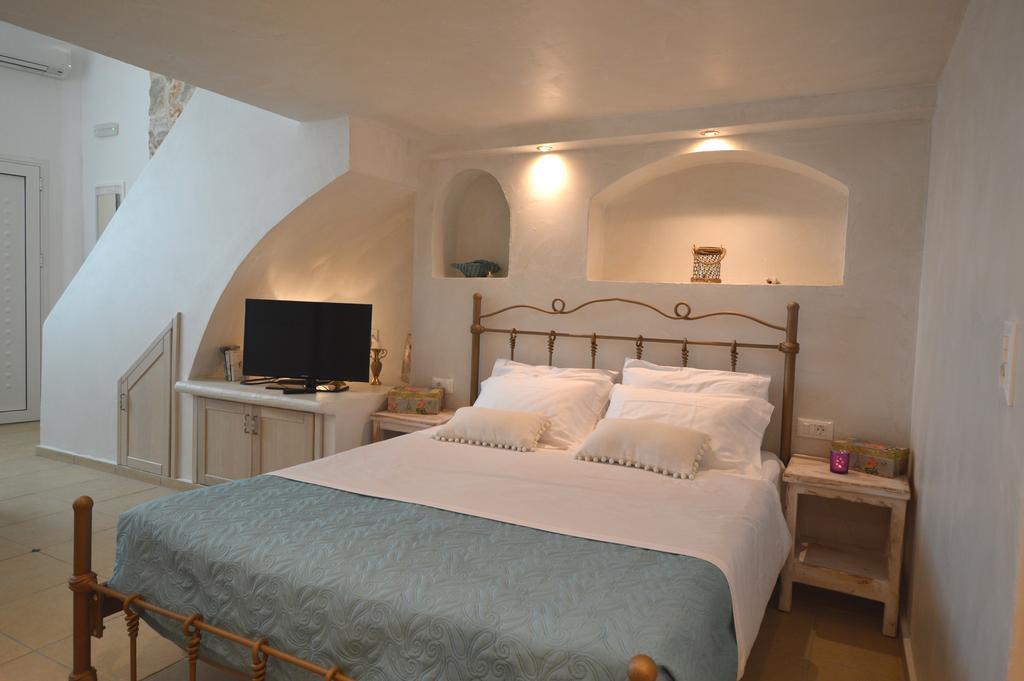 Two-Bedroom Apartment with Small Pool,784352892:JPEG