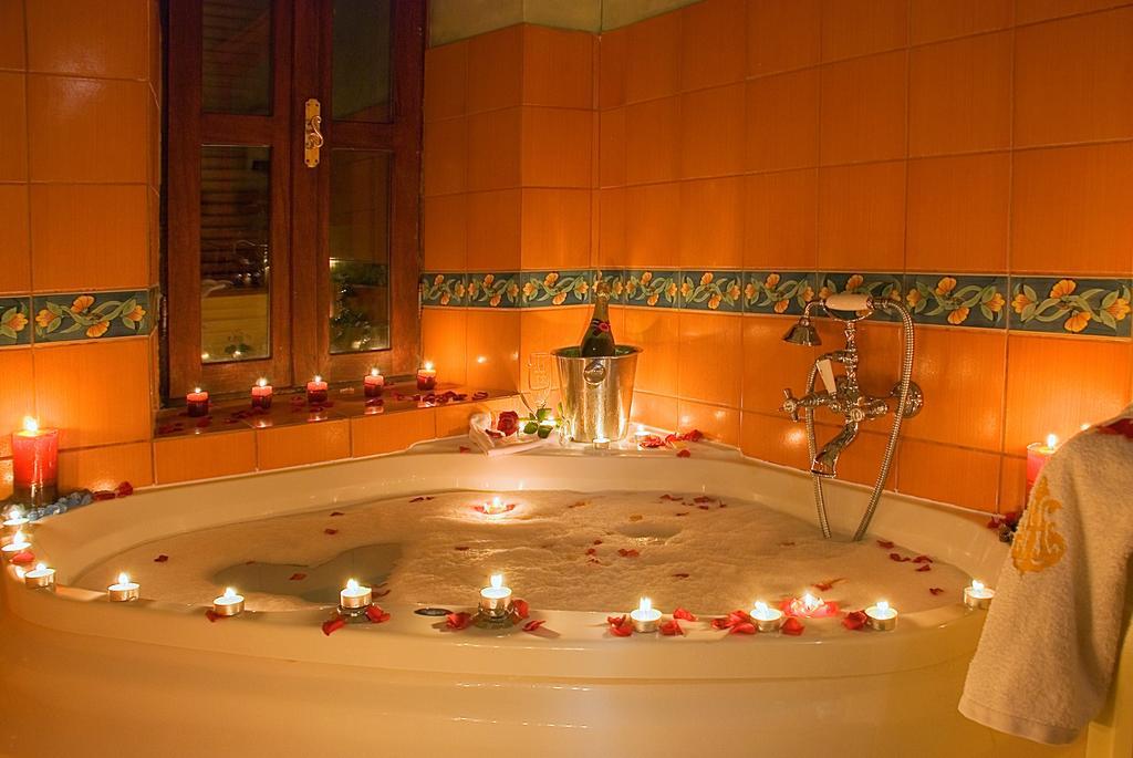 King Suite Spa Bath View to the Grand Master Palace,409192488:JPEG
