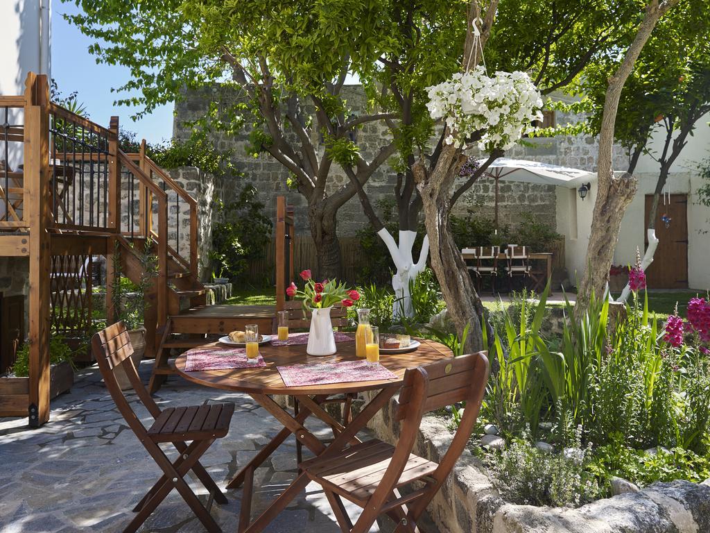 Apartment with Garden View