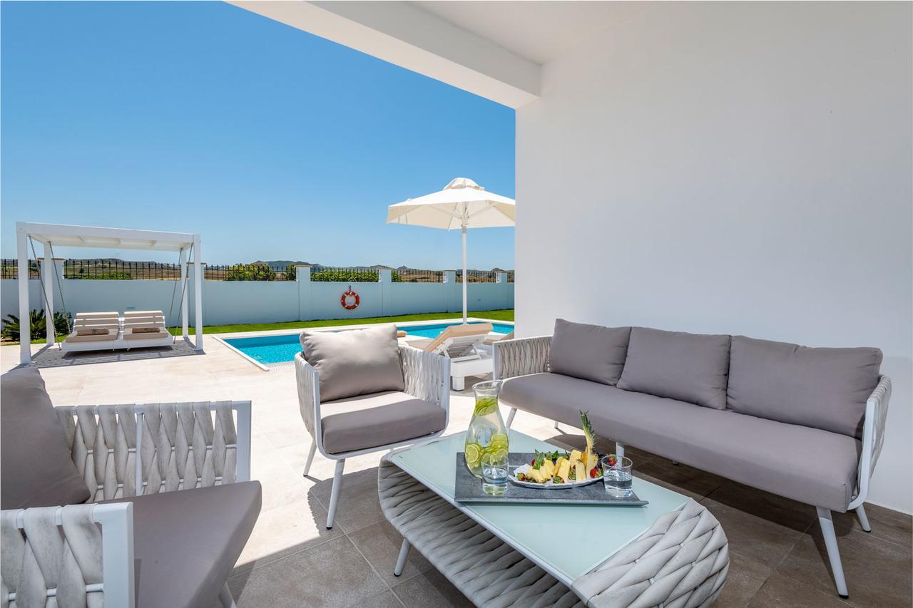 Villa with Private Pool,669995502:JPEG