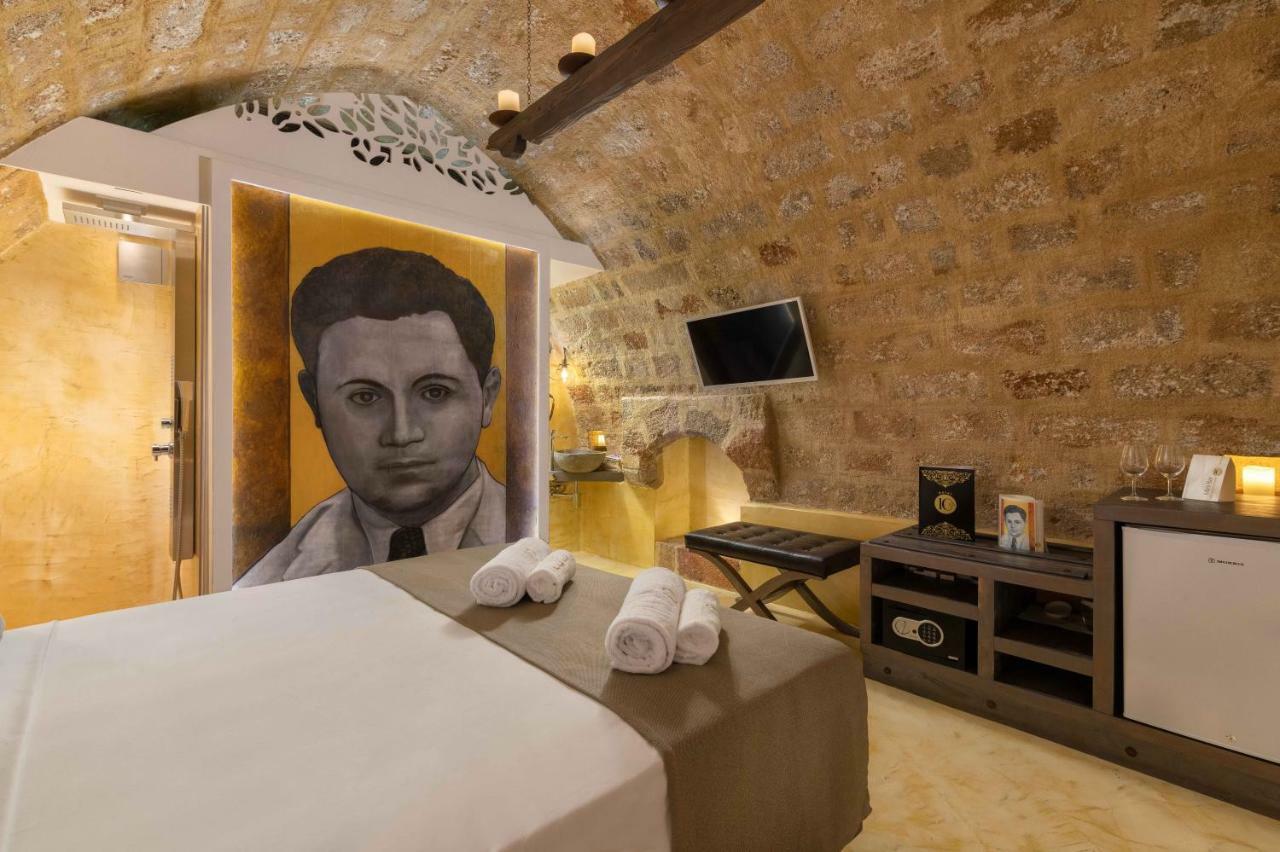 Deluxe Stone Room