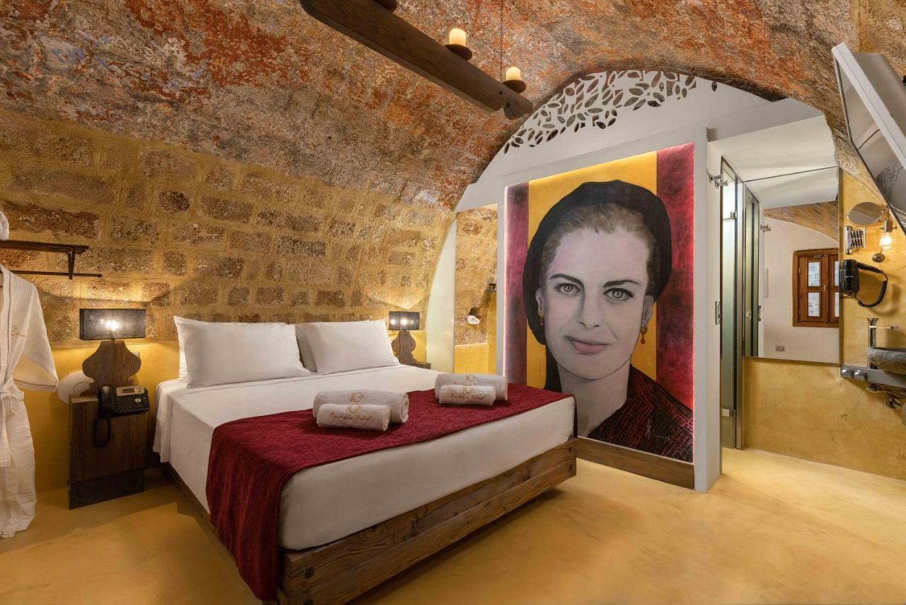 Deluxe Stone Room