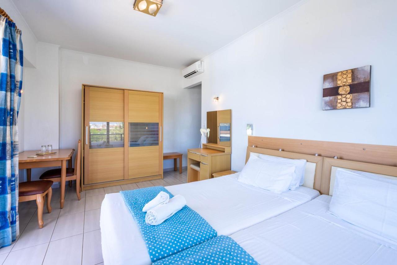 Double or Twin Room Side Sea View