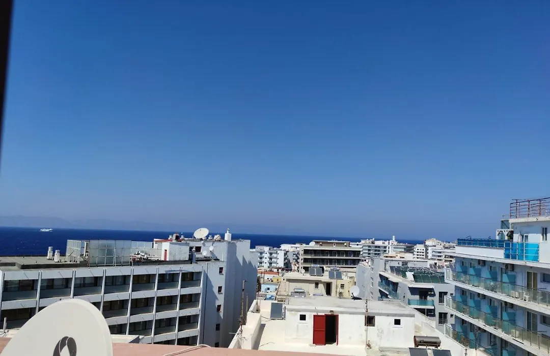 7. Luxurious Sea View Rooftop Suite In The Center!-1