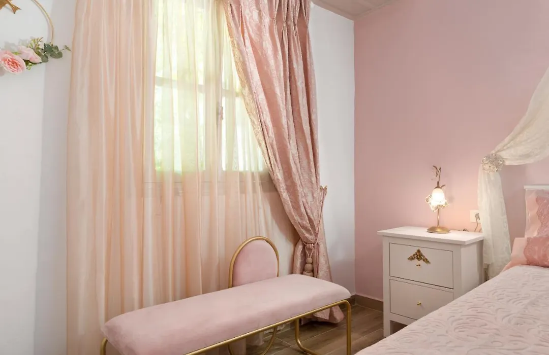 Marika'S Deluxe Rooms-1