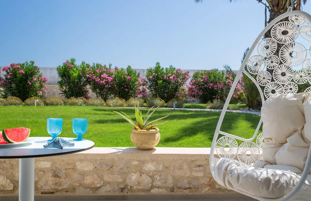 White Pearls Luxury Suites - Adults Only-1