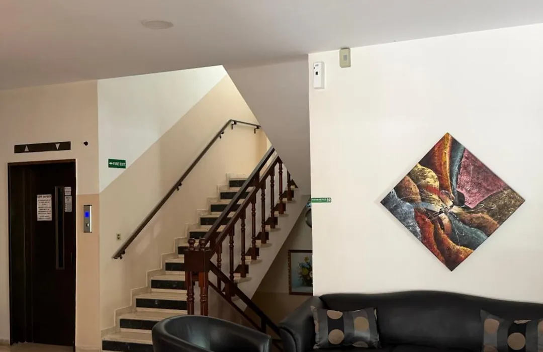 Paradise Hotel-1