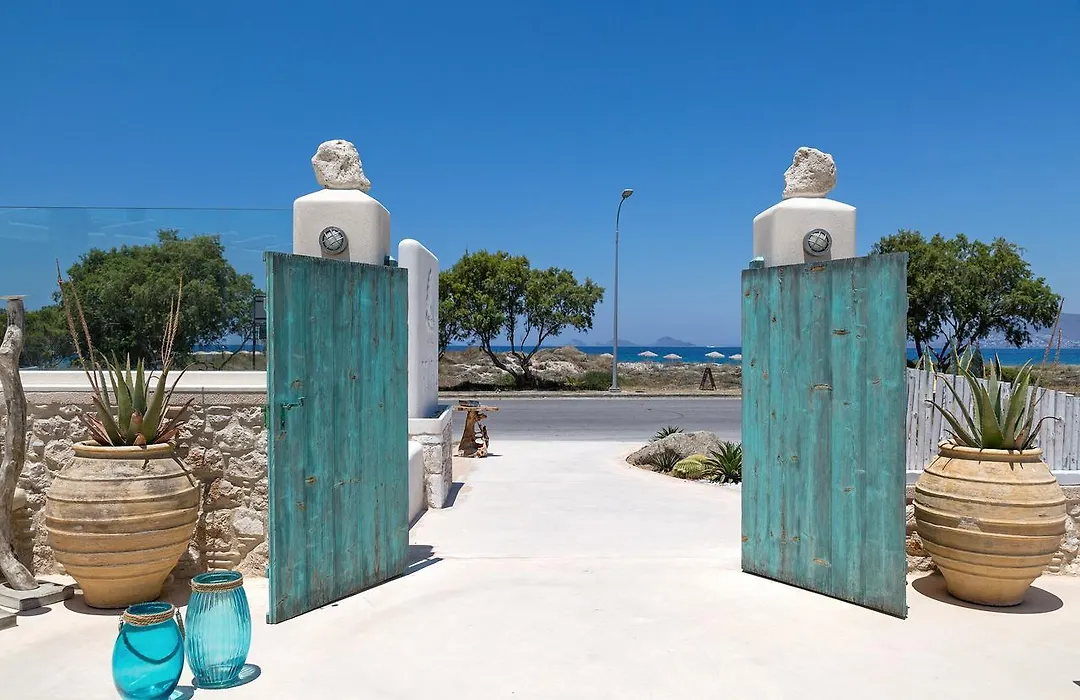 White Pearls-Adults Only Luxury Suites-1