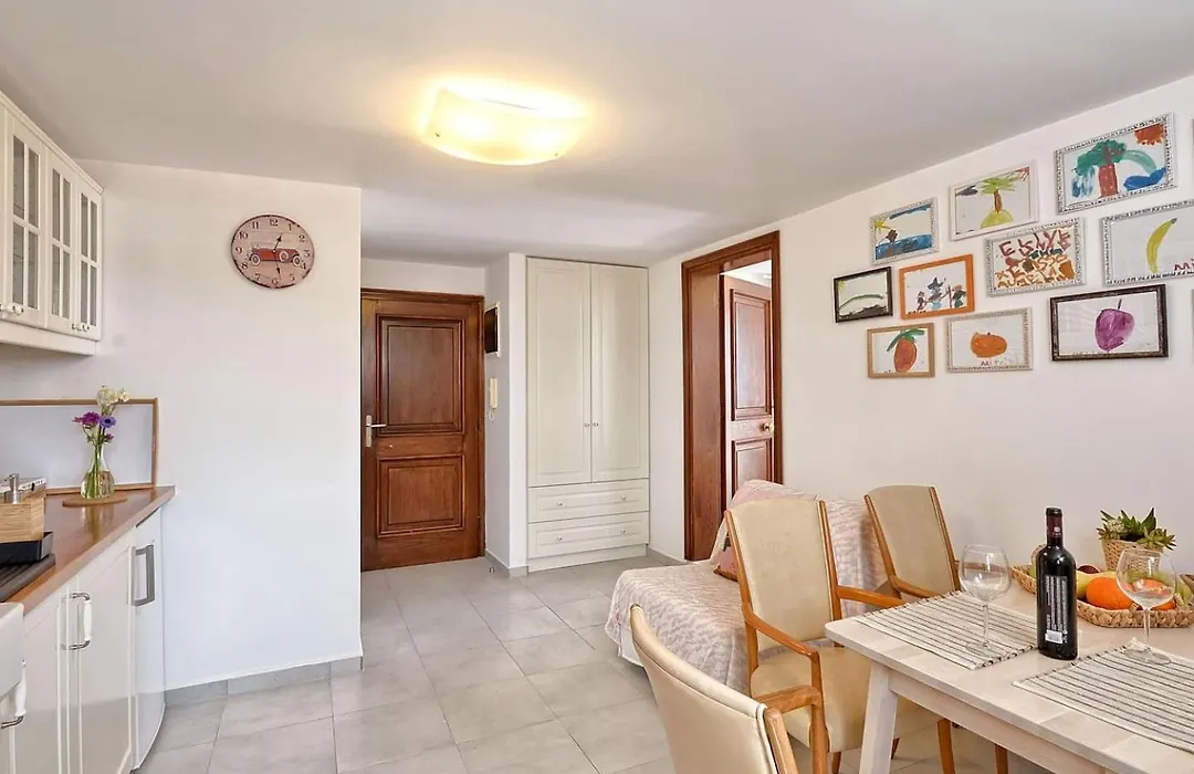 Center Penthouse - Medieval Town 10'- Beach 2'-1