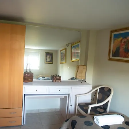 Emily'S House-3