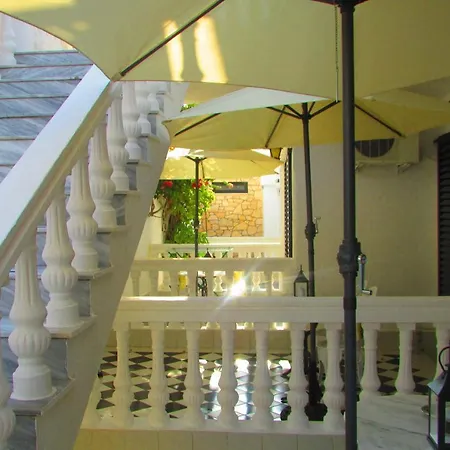 Entire Guesthouse - 27 People-3