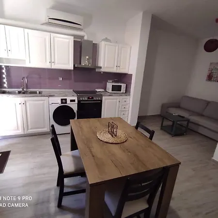 Giorgina'S House 2-2
