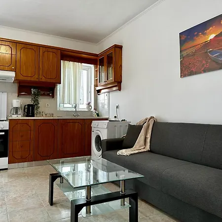 Spacious Stay In Town, With Balcony - El Greco Apartments No 3-3