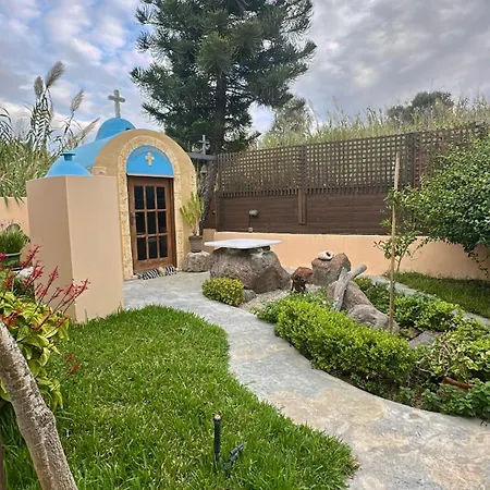 Selana House With Outdoor Pool-2