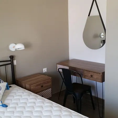 Ria'S Deluxe Apartments-2