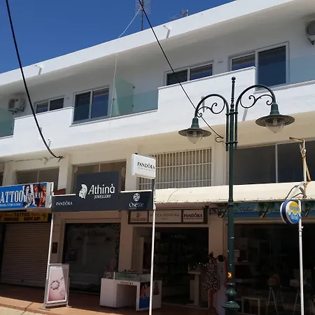 Ria'S Deluxe Apartments-3