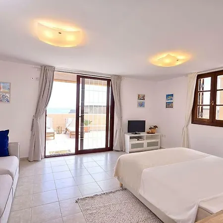Center Penthouse - Medieval Town 10'- Beach 2'-3