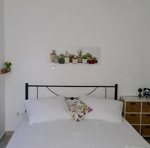 Xenia'S Independent Studio Near Old Town Of Rodos. Rhodes City